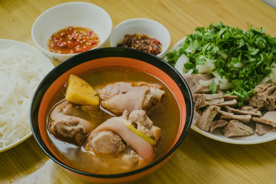 Bàn nướng đông khách tại Trần Ngọc Bình